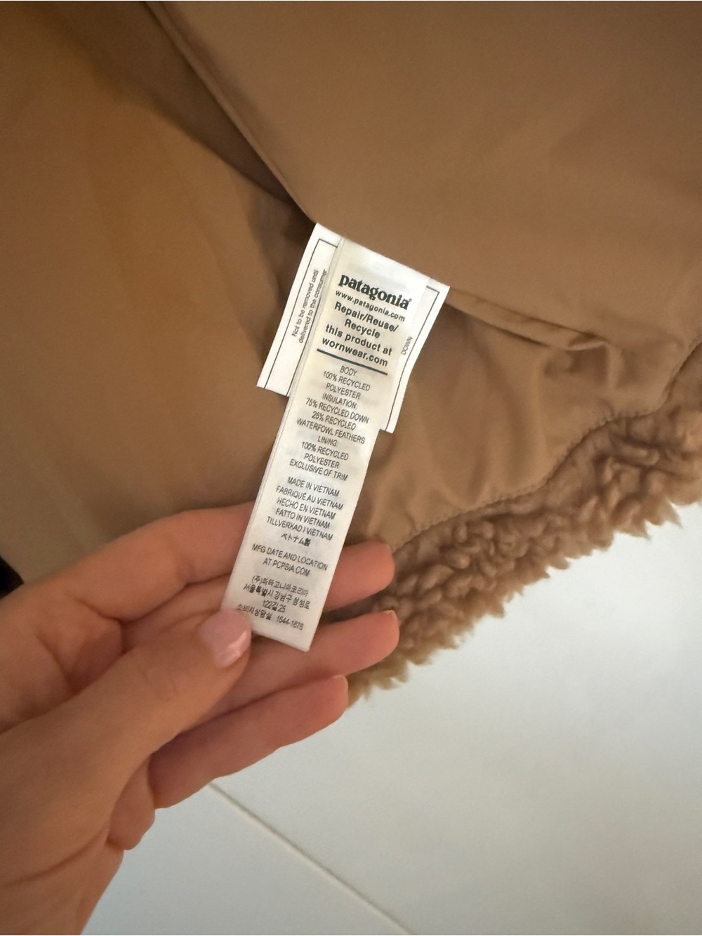 NWT PATAGONIA Bearfoot Tan High Pile Fleece Down Puffer Women Jacket - Picture 6 of 7